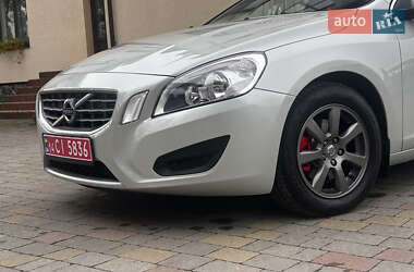 Универсал Volvo V60 2012 в 