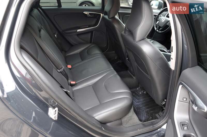 Универсал Volvo V60 2015 в Львове