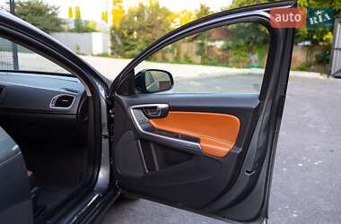 Универсал Volvo V60 2016 в 