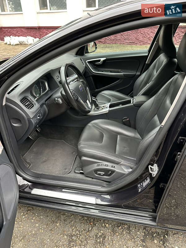 Универсал Volvo V60 2014 в Черновцах