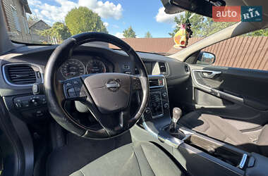 Универсал Volvo V60 2012 в 