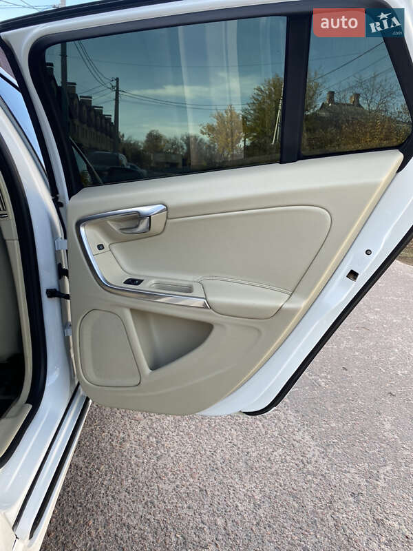 Універсал Volvo V60 2014 в Кропивницькому