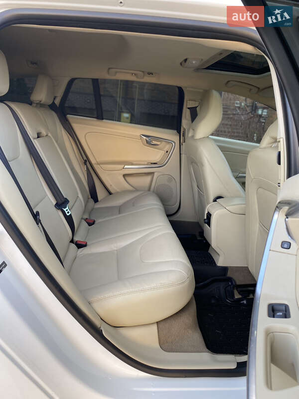 Універсал Volvo V60 2014 в Кропивницькому