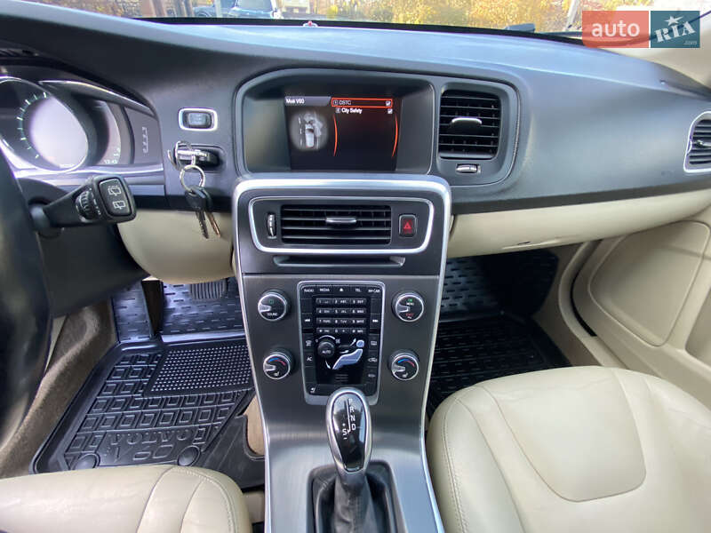 Універсал Volvo V60 2014 в Кропивницькому
