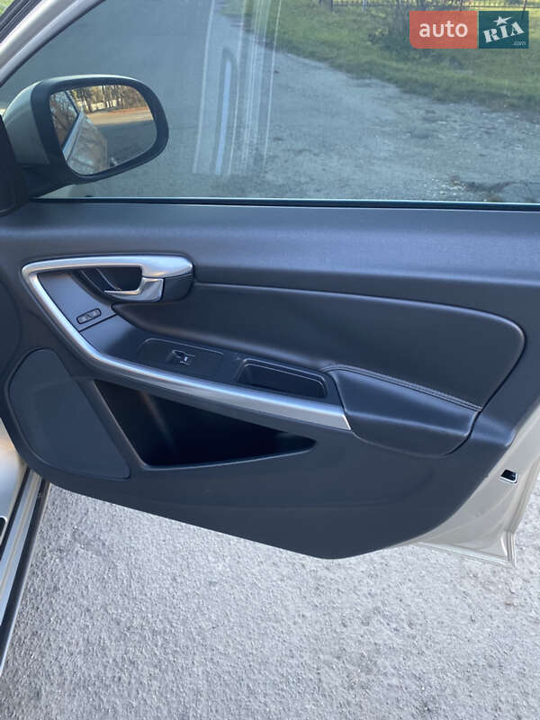 Универсал Volvo V60 2016 в Львове фото 32 Универсал Volvo V60 2016 в Львове