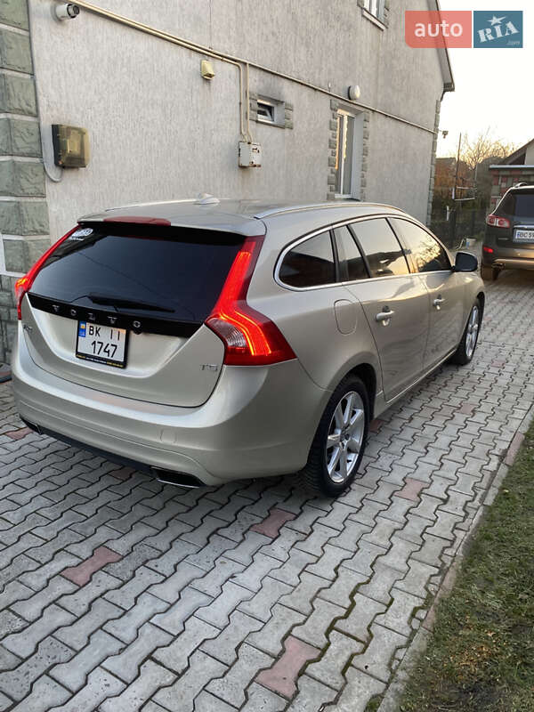Универсал Volvo V60 2016 в Львове фото 37 Универсал Volvo V60 2016 в Львове