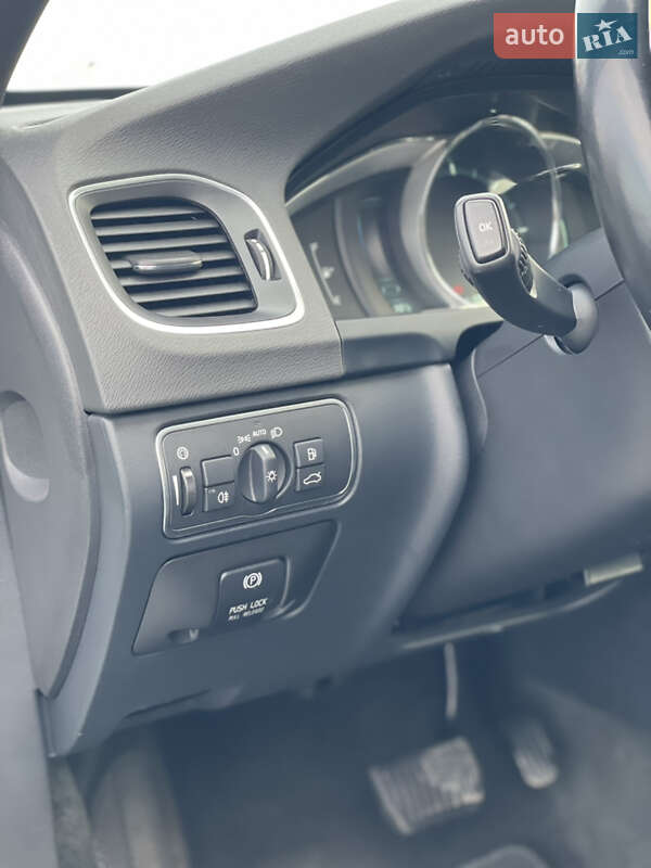 Універсал Volvo V60 2014 в Золочеві