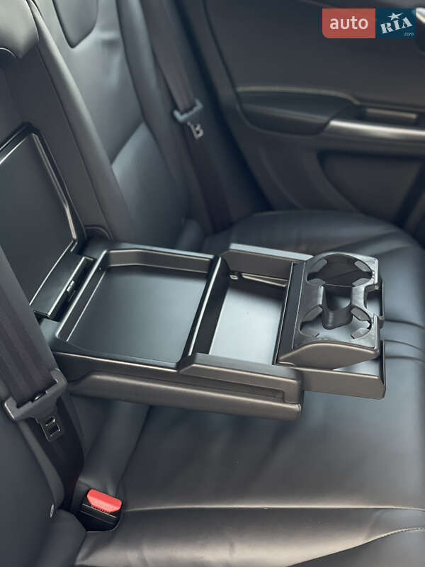 Універсал Volvo V60 2014 в Золочеві