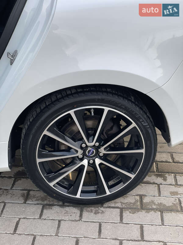 Універсал Volvo V60 2014 в Золочеві