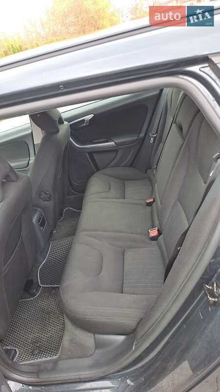 Универсал Volvo V60 2011 в Зборове