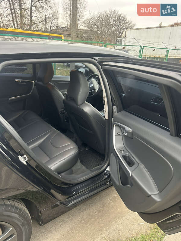 Универсал Volvo V60 2014 в Киеве фото 16 Универсал Volvo V60 2014 в Киеве