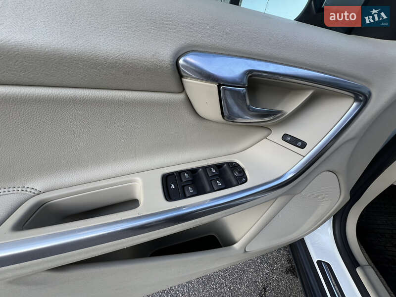 Универсал Volvo V60 2014 в Киеве