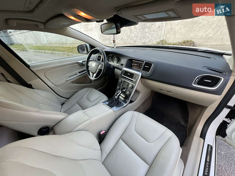 Универсал Volvo V60 2014 в Киеве