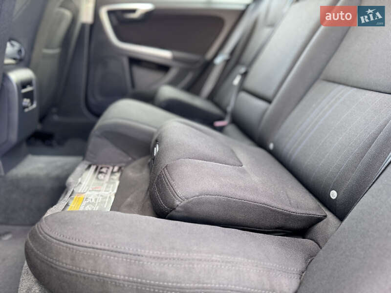 Универсал Volvo V60 2012 в Киеве фото 41 Универсал Volvo V60 2012 в Киеве