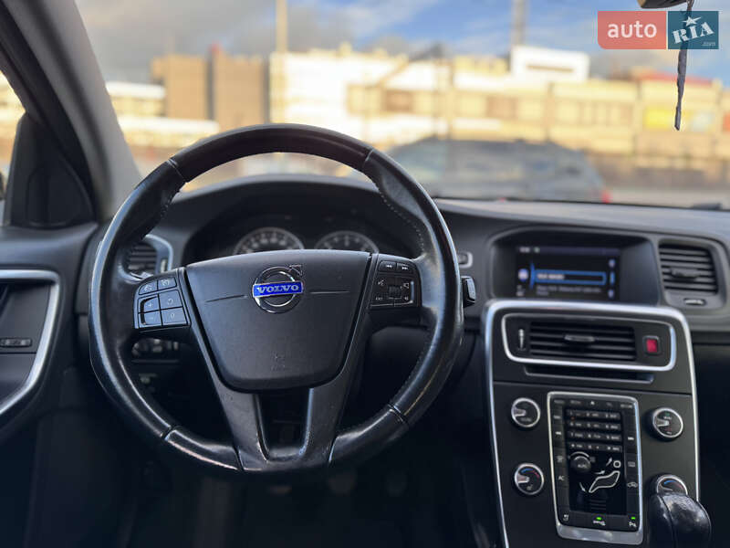 Универсал Volvo V60 2012 в Киеве фото 46 Универсал Volvo V60 2012 в Киеве