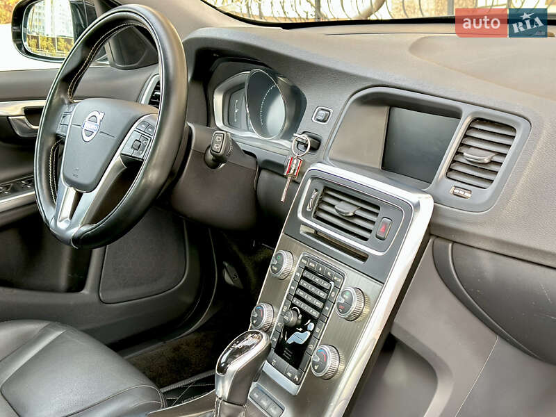 Универсал Volvo V60 2014 в Киеве
