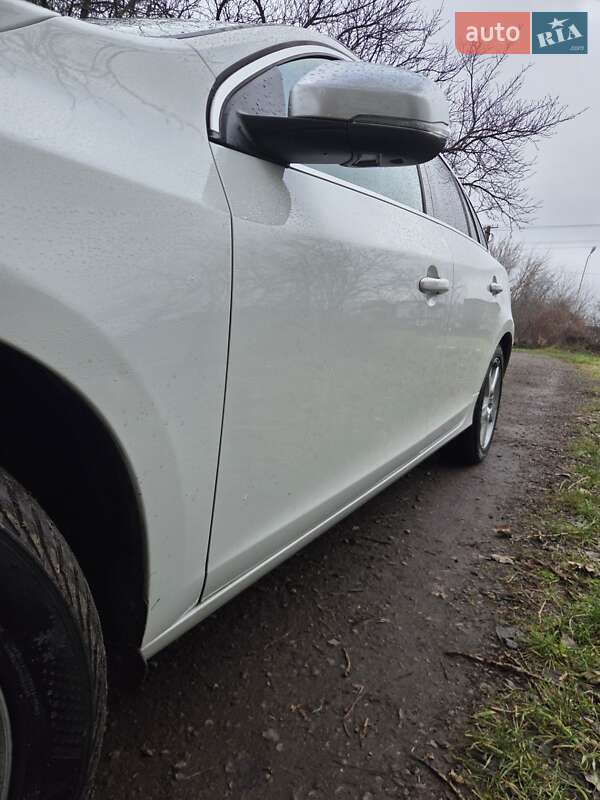 Универсал Volvo V60 2012 в Львове