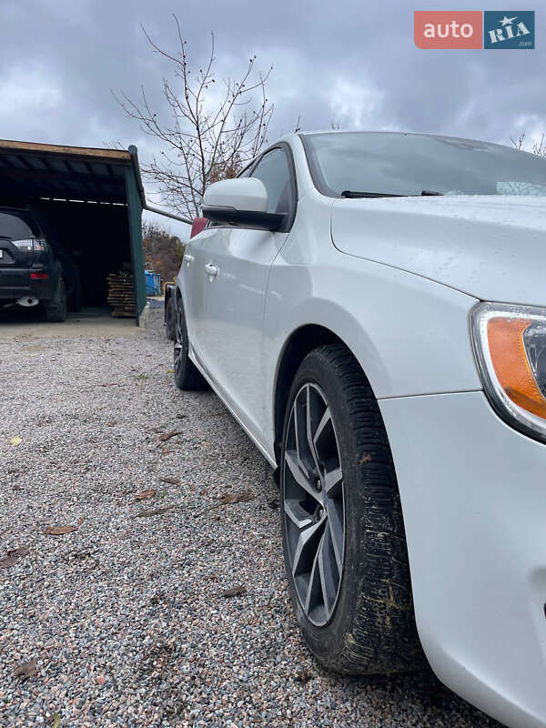 Универсал Volvo V60 2015 в Полтаве