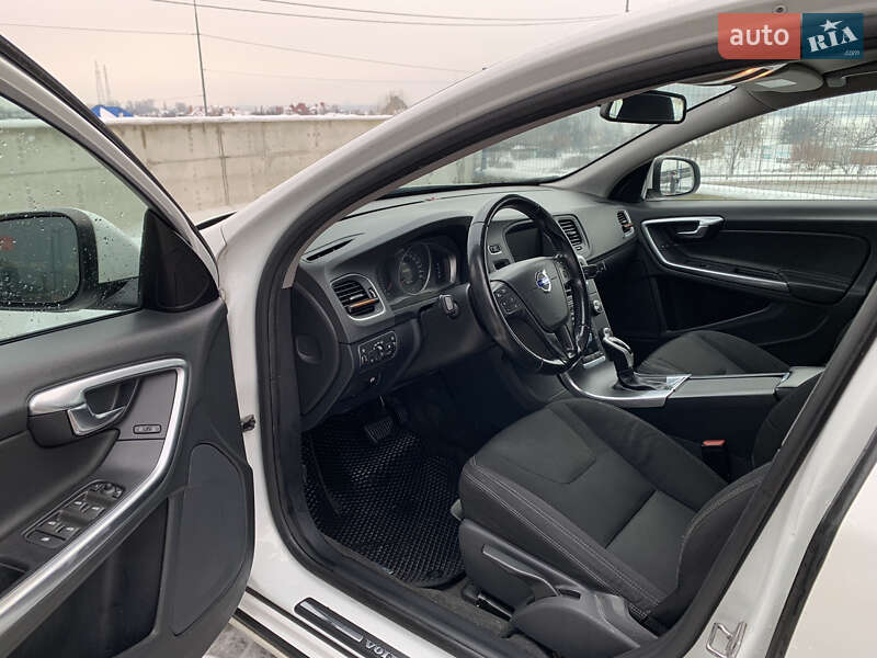 Универсал Volvo V60 2016 в Киеве фото 19 Универсал Volvo V60 2016 в Киеве