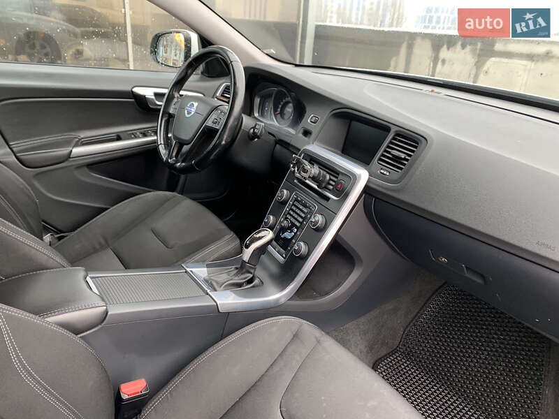 Универсал Volvo V60 2016 в Киеве фото 26 Универсал Volvo V60 2016 в Киеве