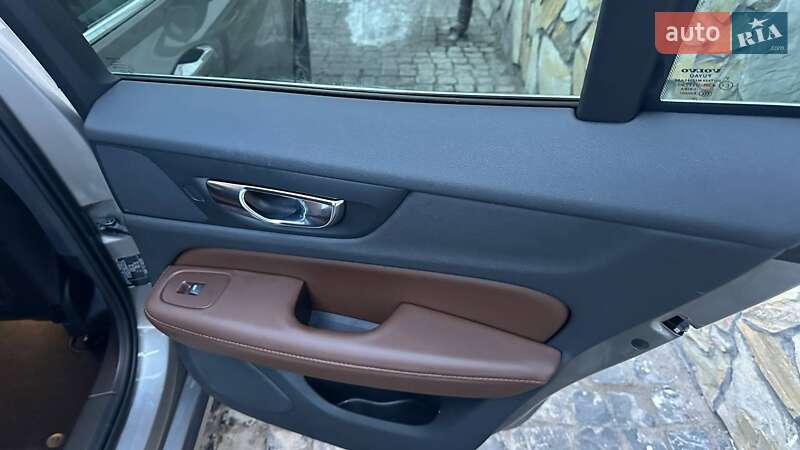 Универсал Volvo V60 2021 в Дубно