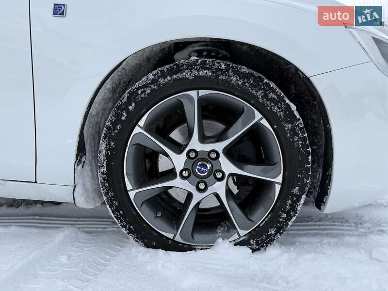 Универсал Volvo V60 2015 в Бродах фото 14 Универсал Volvo V60 2015 в Бродах