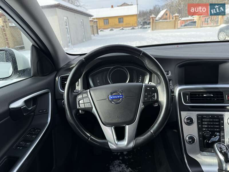Универсал Volvo V60 2015 в Бродах фото 41 Универсал Volvo V60 2015 в Бродах