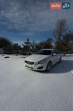 Универсал Volvo V60 2012 в Карловке