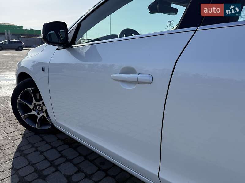 Универсал Volvo V60 2015 в Бродах фото 24 Универсал Volvo V60 2015 в Бродах