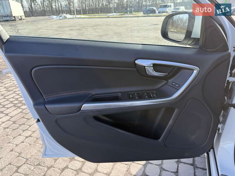 Универсал Volvo V60 2015 в Бродах фото 45 Универсал Volvo V60 2015 в Бродах