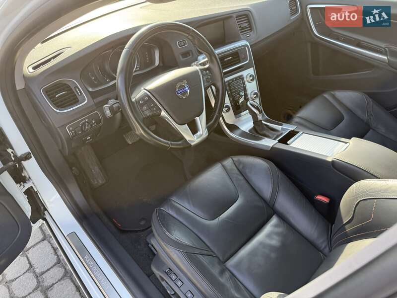 Универсал Volvo V60 2015 в Бродах фото 53 Универсал Volvo V60 2015 в Бродах