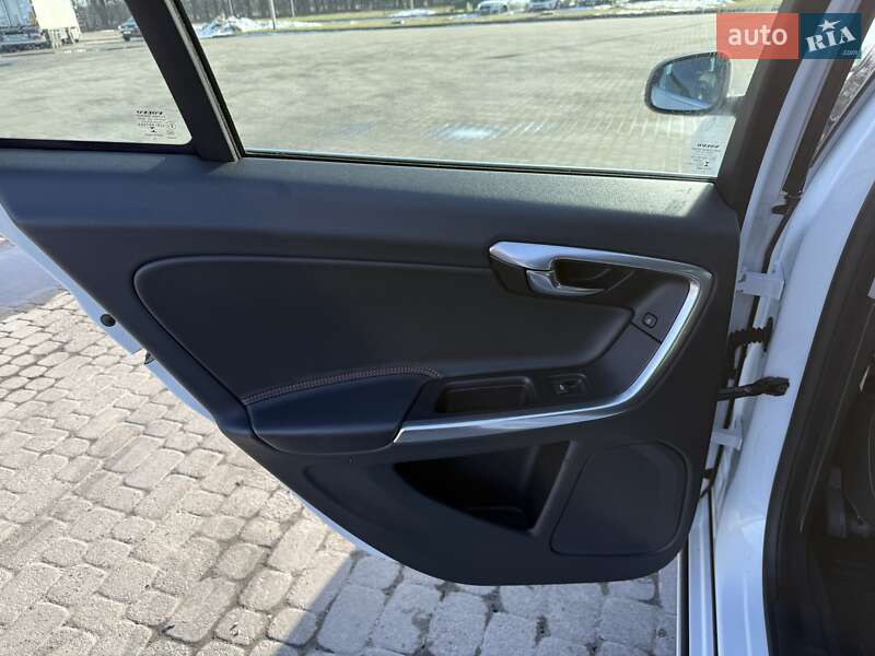 Универсал Volvo V60 2015 в Бродах фото 68 Универсал Volvo V60 2015 в Бродах