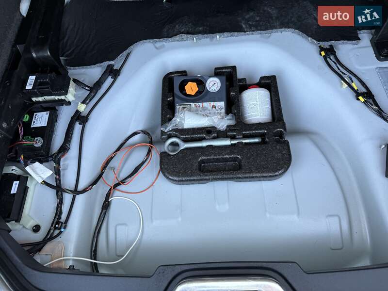 Универсал Volvo V60 2015 в Бродах фото 80 Универсал Volvo V60 2015 в Бродах