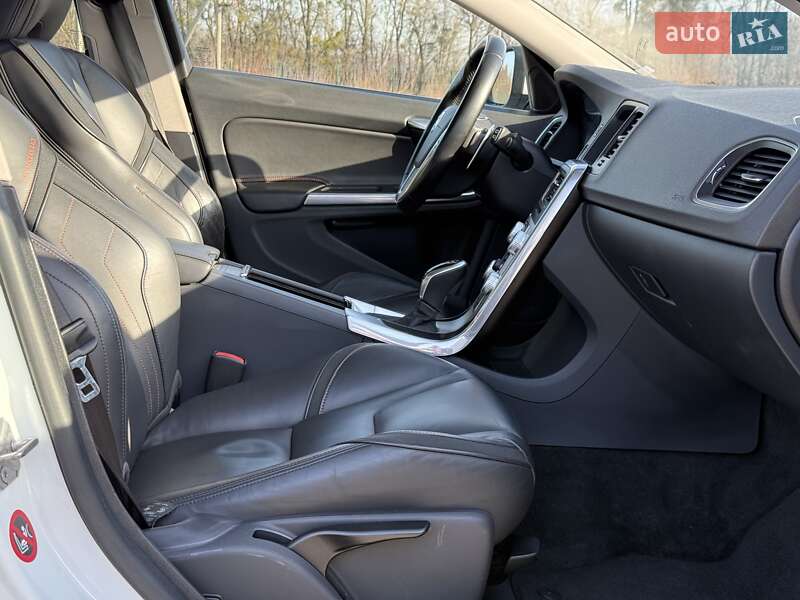 Универсал Volvo V60 2015 в Бродах фото 90 Универсал Volvo V60 2015 в Бродах