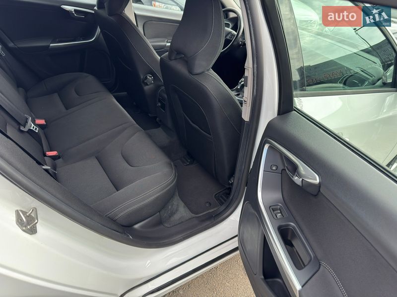 Универсал Volvo V60 2013 в Киеве фото 40 Универсал Volvo V60 2013 в Киеве