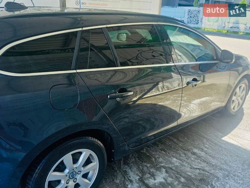 Универсал Volvo V60 2013 в Киеве