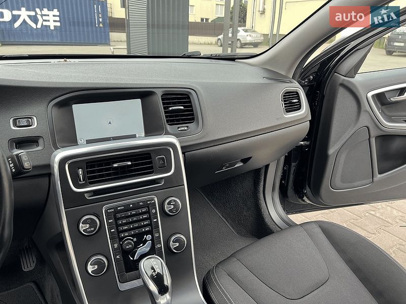 Универсал Volvo V60 2015 в Луцке