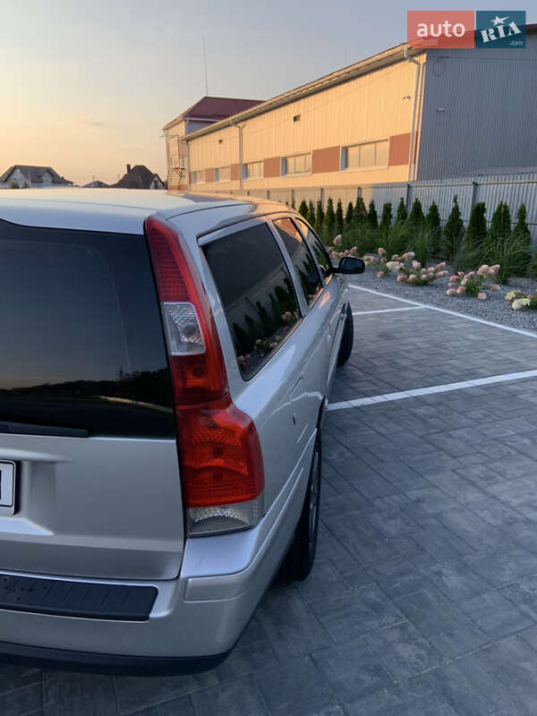 Универсал Volvo V70 2004 в Луцке
