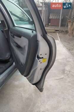 Универсал Volvo V70 2001 в 