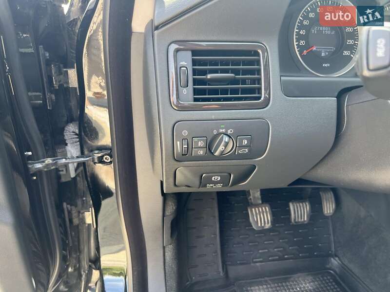 Універсал Volvo V70 2011 в Маневичах