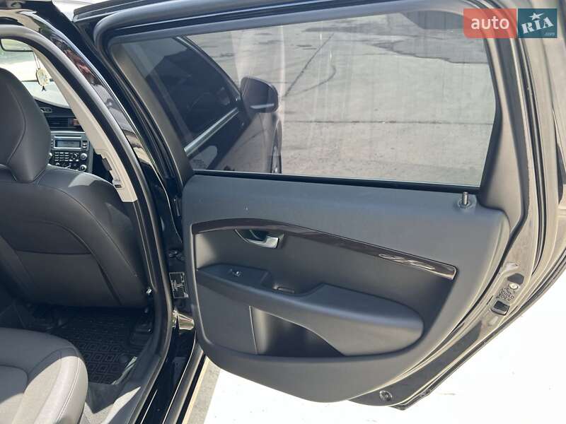 Універсал Volvo V70 2011 в Маневичах