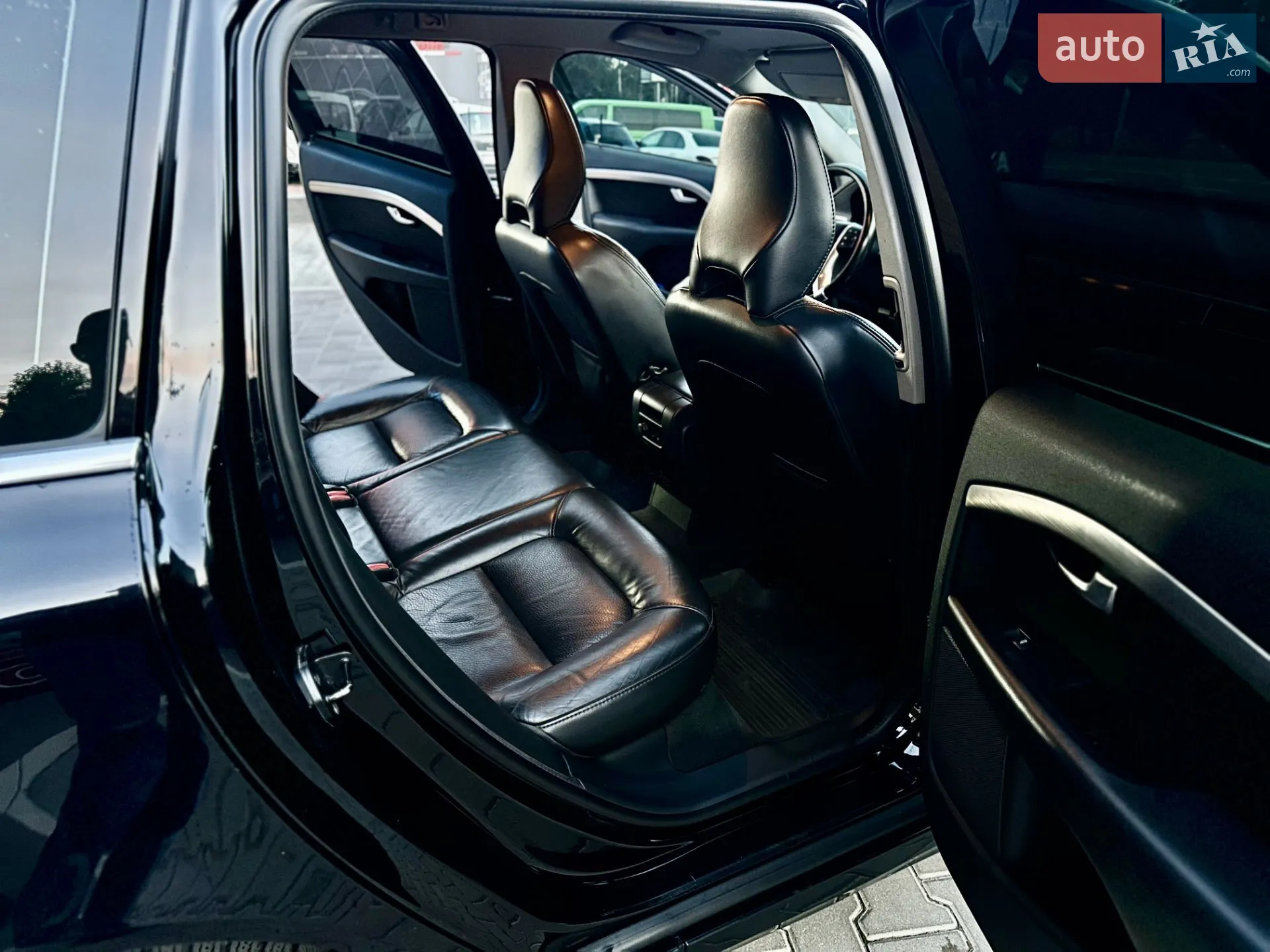 2010 Volvo V70 - мініатюра 21