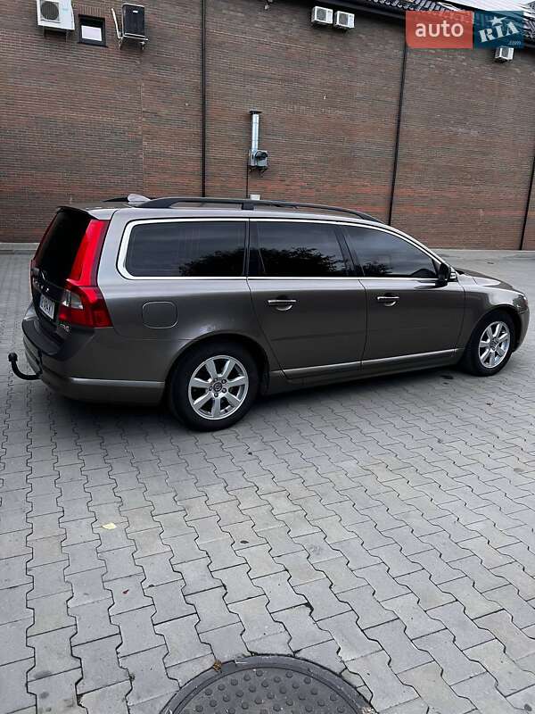 Универсал Volvo V70 2010 в Казатине
