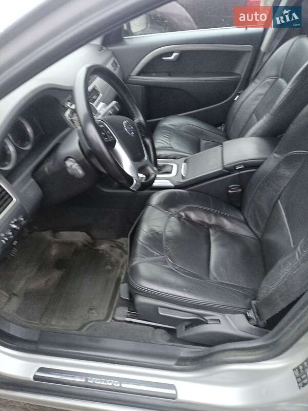 Универсал Volvo V70 2010 в Киеве