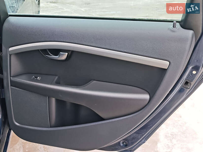 Универсал Volvo V70 2012 в Киеве фото 25 Универсал Volvo V70 2012 в Киеве