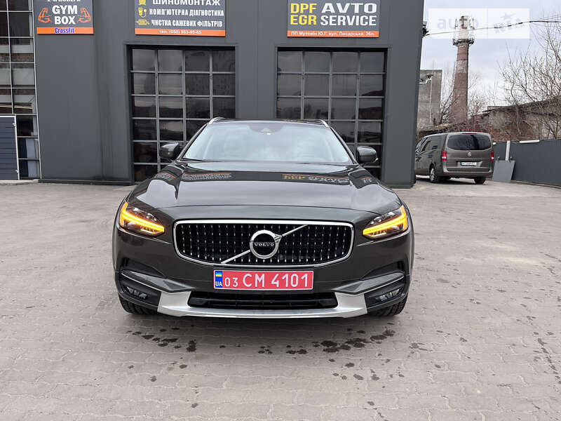 Универсал Volvo V90 Cross Country 2018 в Калуше
