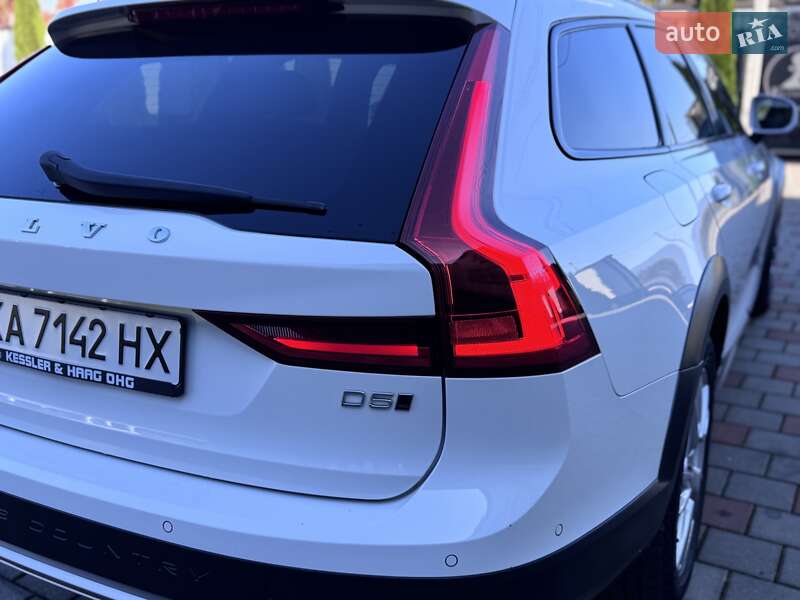 Універсал Volvo V90 Cross Country 2017 в Іршаві
