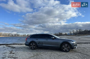 Универсал Volvo V90 Cross Country 2020 в 