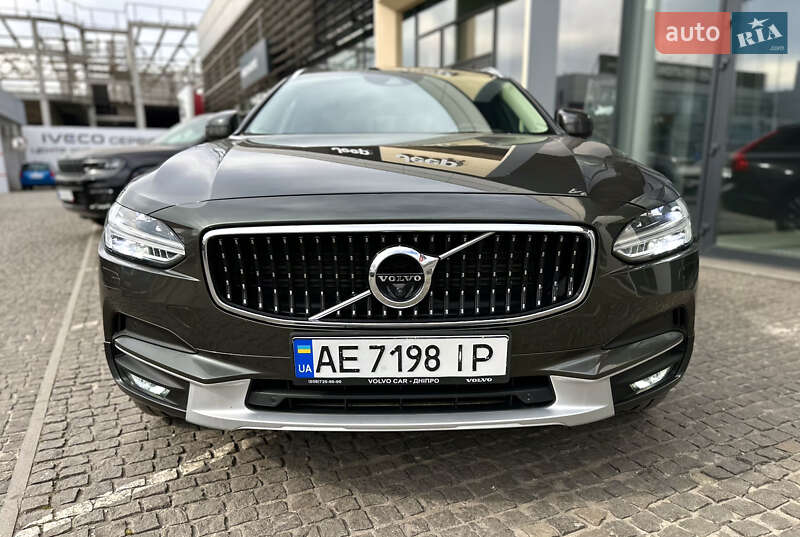 Універсал Volvo V90 Cross Country 2017 в Дніпрі