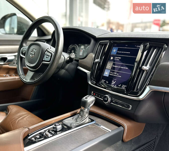 Універсал Volvo V90 Cross Country 2017 в Дніпрі